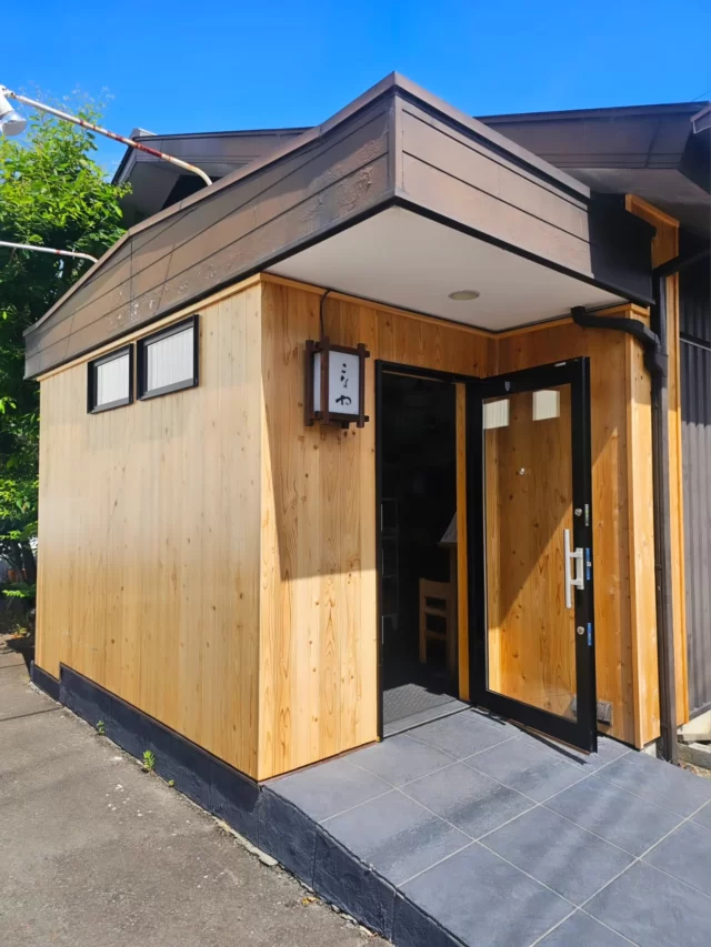 ↑害虫防御工事↑

そば屋さん入口ドアからの害虫を防ぎたいとのことで対策させていただきました😊

このようなご依頼もお気軽に🤗

この度は工事依頼ありがとうございました！

県外や遠方も対応可能！！何でもご相談下さい☺️

BtoBに強い会社！SPEED対応No.1！

お客様のご要望にあわせて工事内容、予算、時期、対応させていただきます！

事務所、ビル、ホテル、旅館、住宅リフォームは当然の事、店舗、居酒屋、美容院どんなスタイルも設計施工対応可能です。

新築、リフォーム、リノベーション、店舗、倉庫、工場、ガレージ、ホテル、マンション、アパート、オフィス、コンテナ、牛舎、農業施設、社寺建築、解体、外構、バリアフリー介護、耐震診断など大きなことから網戸一枚の張り替えまで、どこに相談していいかわからないような特殊な仕事や、ジャンルを問わず建築工事全般、エリア問わず設計監理のみや工事のみなどでも、お客様のスタイルに合わせて提案させていただきます。

鉄骨、木造、コンクリート造等全て可能です。

ご相談はお気軽にDMください。
スピーディーに対応させていただきます。

株式会社　LIMITLESS 
◆本社　静岡県静岡市駿河区大和1丁目2-26
　　　　リエス大和1B

◆一般建設業(般-29)第39119号

◆二級建築士事務所(1)第8382号

#株式会社リミットレス
#株式会社limitless
#害虫駆除
#こなや
#店舗リノベーション